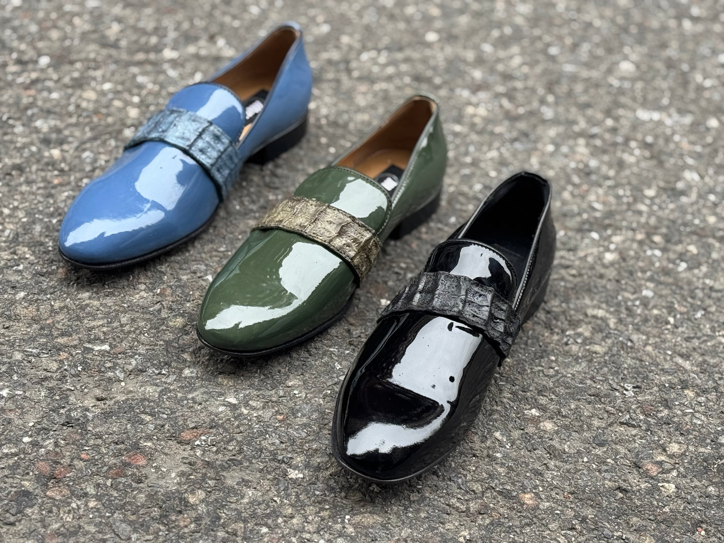 Mauri 4709 patent leather and horn-back loafer shoes, last pair, featuring sleek black leather and decorative horn accents.
