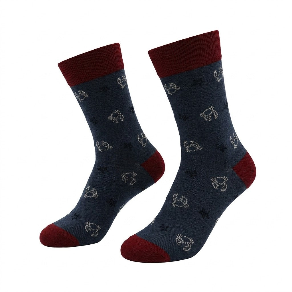 Burgundy and navy crab patterned cotton socks for men by Cellini Uomo, part of Distretto73 Filoscozia collection.