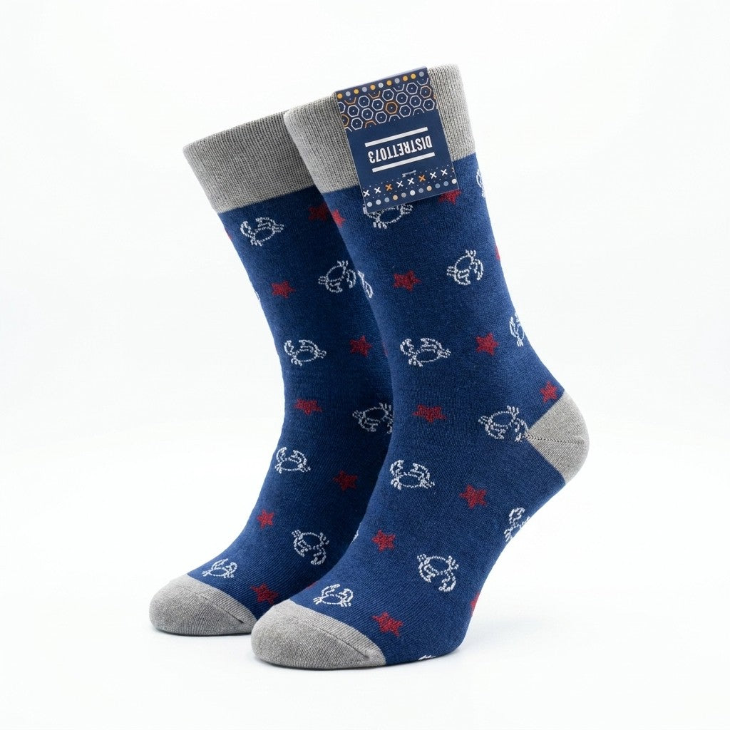 Cellini Uomo Distretto73 men's Filoscozia cotton crab socks in blue, featuring a crab pattern and comfortable crew length.