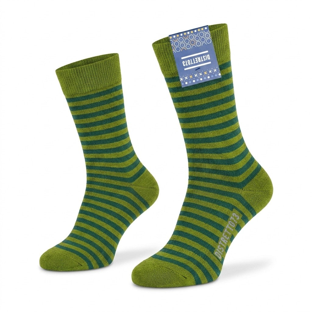 Cellini Uomo Distretto73 men's Filoscozia cotton striped crew socks in green with blue and white stripes, soft and comfortable.