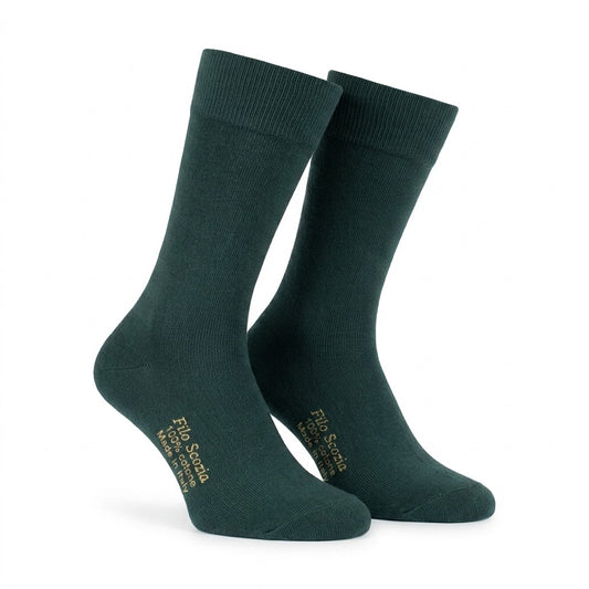 Green Cellini Uomo Distretto73 men's dress socks made of 100% Filoscozia cotton with a solid color design.